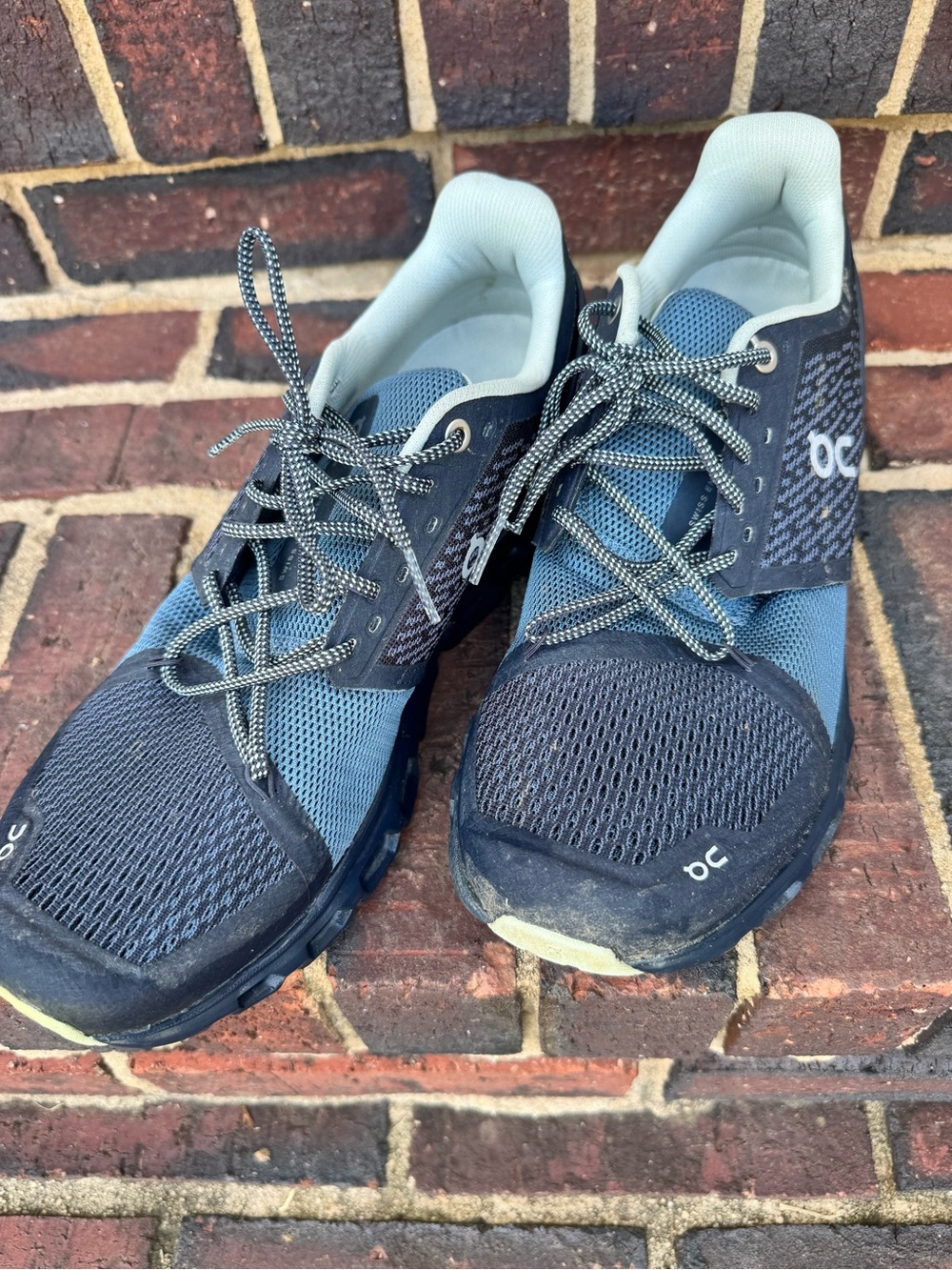 On Running Women's Cloudstratus running shoes - Navy and Light Blue